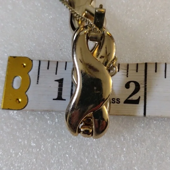 Monet beautiful faux gold linked bracelet. - Picture 8 of 8